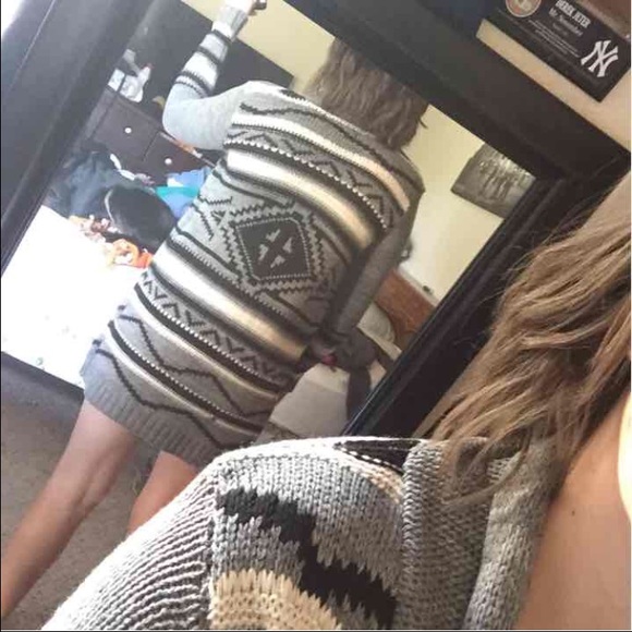 Small Aztec sweater - Picture 3 of 3