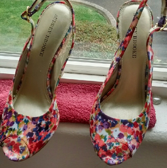 BRAND NEW Floral Printed Audrey Brook Wedges