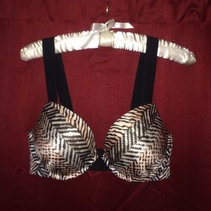 Closet Clearout!!! NWOT VS Banded Push-Up Bra
