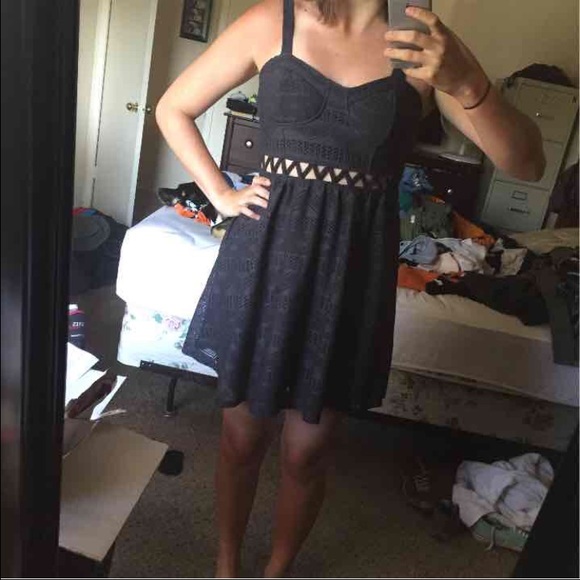 Medium Aztec dress with cutouts - Picture 1 of 3