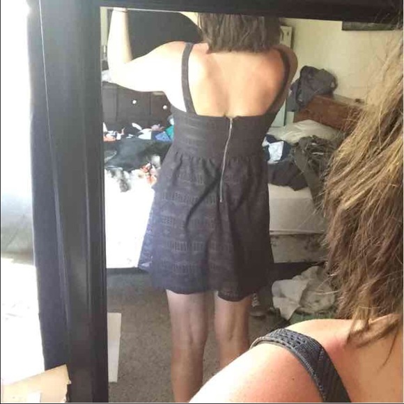 Medium Aztec dress with cutouts - Picture 2 of 3