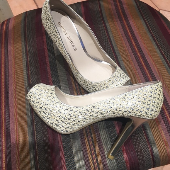 Shoes - Picture 2 of 4