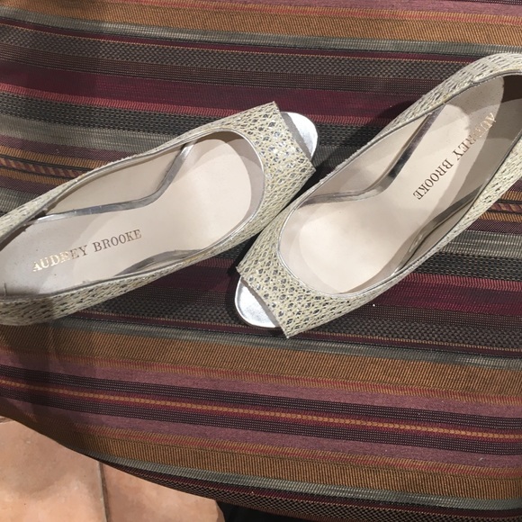 Shoes - Picture 3 of 4