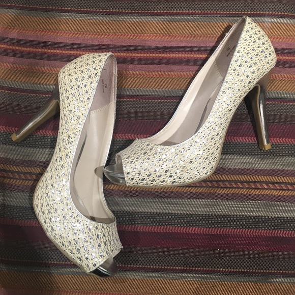 Shoes - Picture 4 of 4