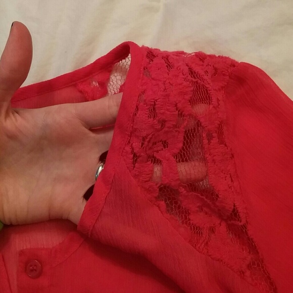 Cute spring top! - Picture 2 of 2