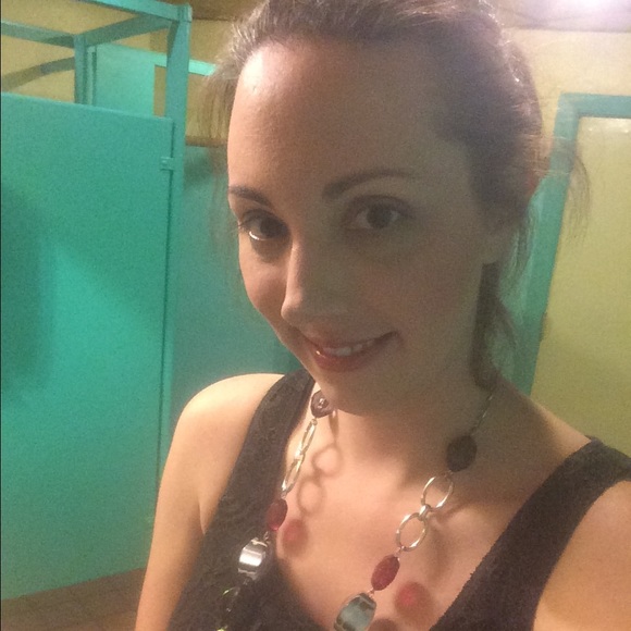 Meet your Posher, Kathy - Picture 2 of 2