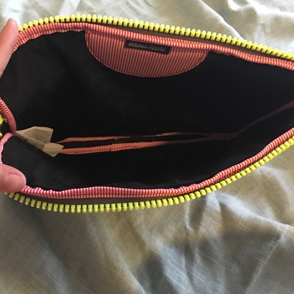 11" Herschel Laptop Case!! - Picture 2 of 4