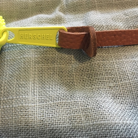 11" Herschel Laptop Case!! - Picture 4 of 4