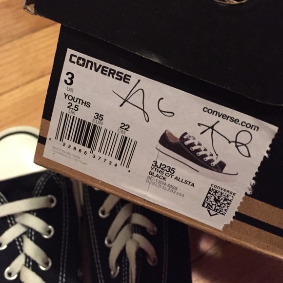 Authentic Black & White Low Top Converse - Picture 4 of 4