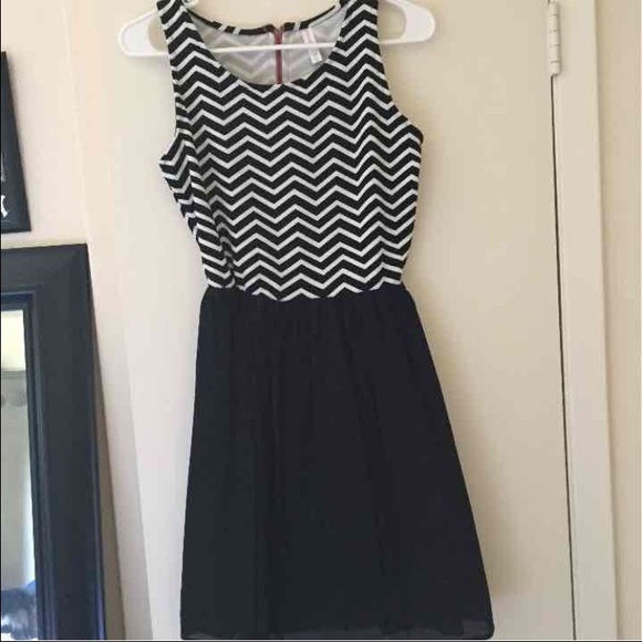 Small chevron dress - Picture 3 of 3