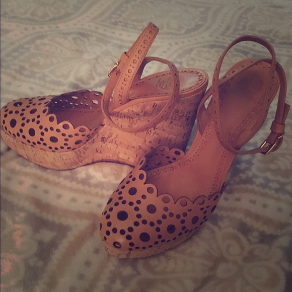 AMAZING Tory Burch Wedges!!
