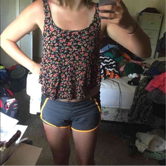 Small bow back top! - Picture 4 of 4