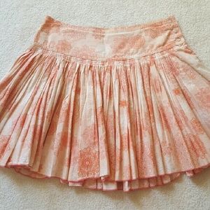 Beautiful pleated Guess Skirt