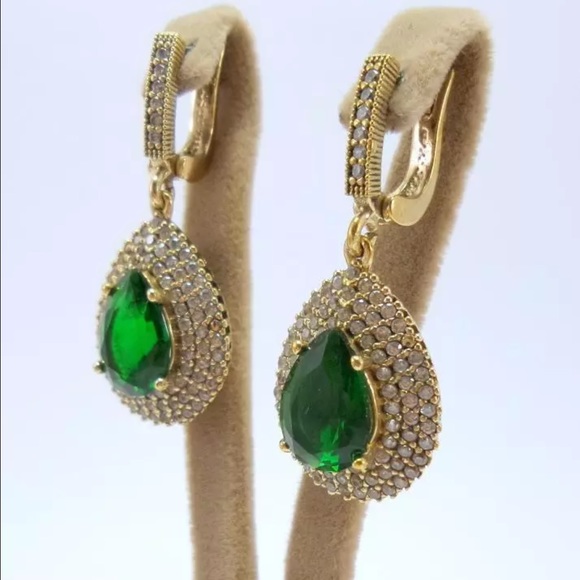Jewelry - 925 Sterling silver emerald/topaz vintage earrings