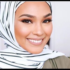 Meet your Posher, Aisha