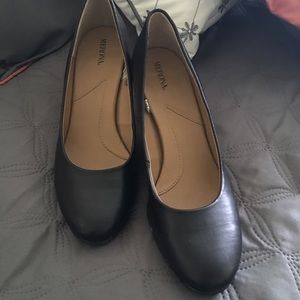 Solid black pumps/heels women's size 11 - USED