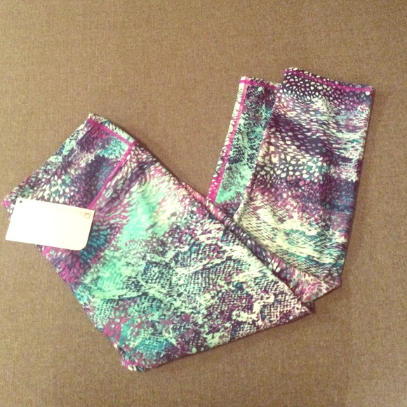 Fabletics Pants - NWT Fabletics Salar Capri