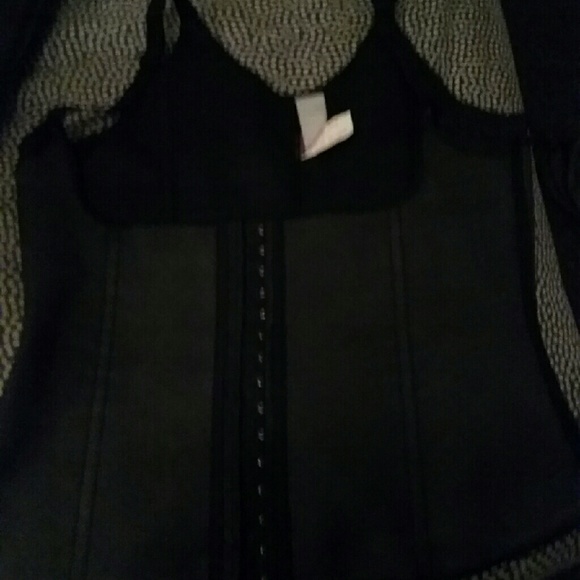 Body shaper vest - Picture 2 of 3