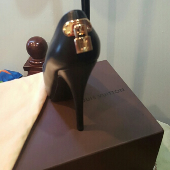 Ysl authentic shoes! Worn once! - Picture 2 of 3