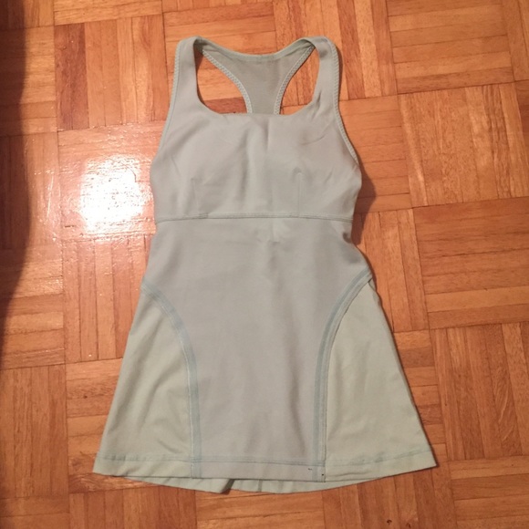 Lululemon work out top in mint green! Racerback XS