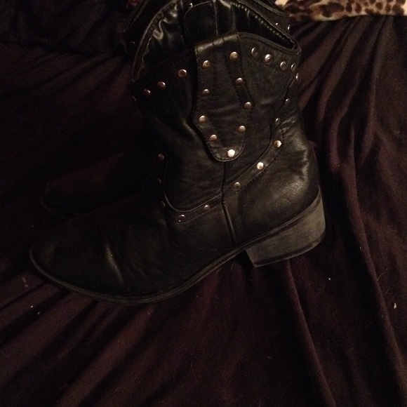Boots size 10