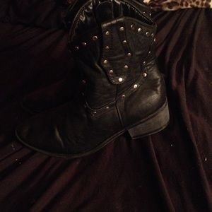 Boots size 10