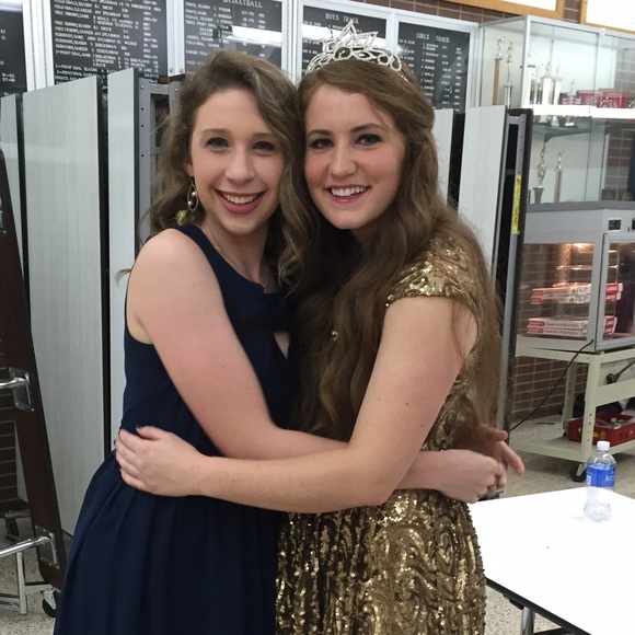 Meet Your Posher, Hailee - Picture 2 of 4