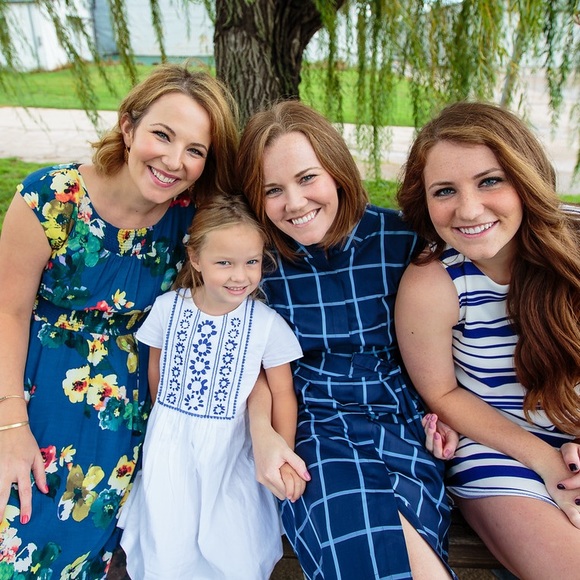 Meet Your Posher, Hailee - Picture 3 of 4