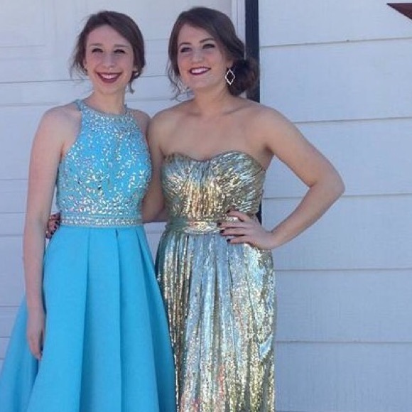 Meet Your Posher, Hailee - Picture 4 of 4