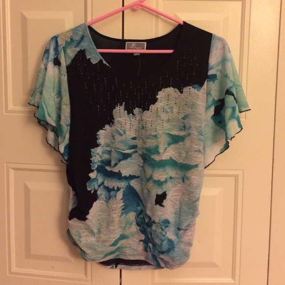 NWT- Short sleeve embellished abstract pattern - Picture 1 of 3