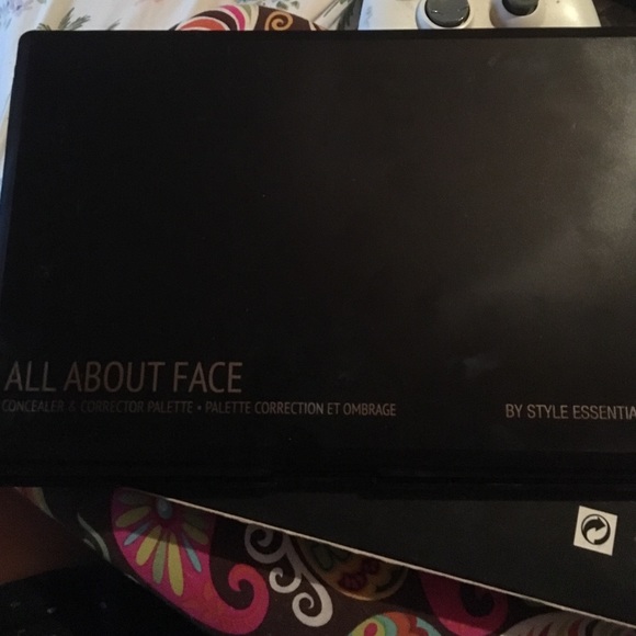 Used - Picture 2 of 3