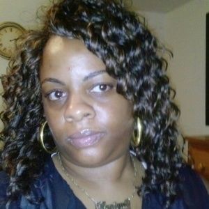 Meet your Posher, Monique