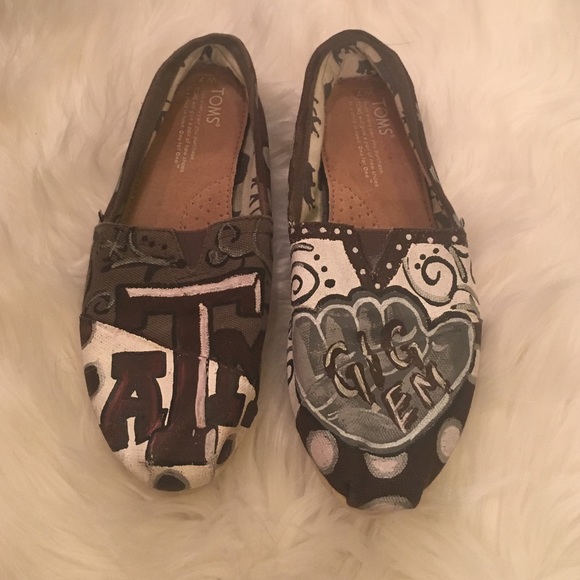 TOMS Aggie shoes