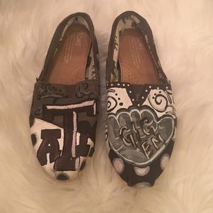 TOMS Aggie shoes