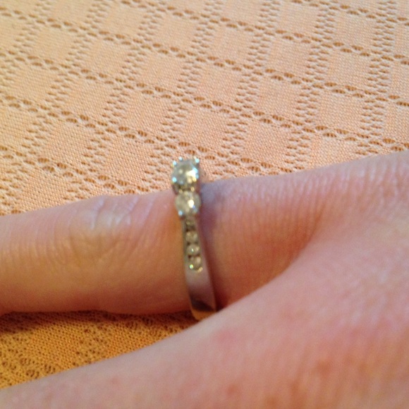 Diamond 3-stone engagement ring - Picture 4 of 4