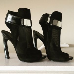 Guess Anavey Peep-Toe Mesh Bootie