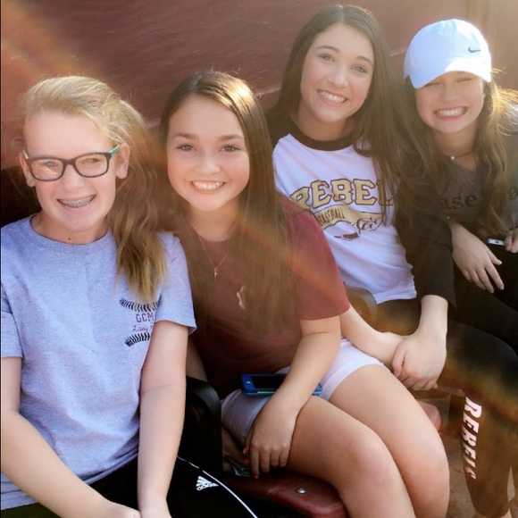 Meet your Posher, Tiffany - Picture 1 of 1