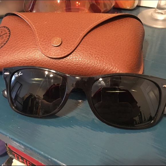 Ray-Ban Accessories - Ray-Ban Wayfarer Sunglasses w/ Case