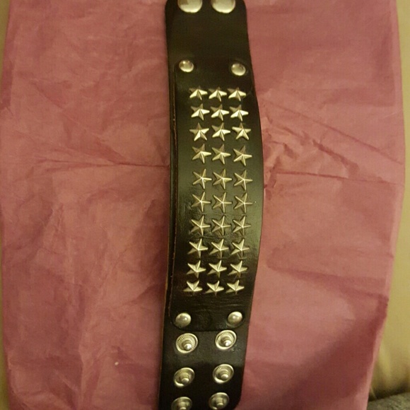 BLACK LEATHER SNAP BRACELET