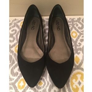 Black pointed ballet flats