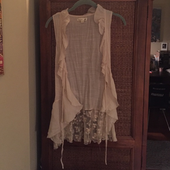 Whimsical vest with lace bottom - Picture 1 of 3