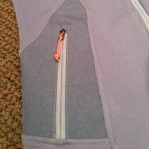 The North Face light weight zip up. - Picture 4 of 4