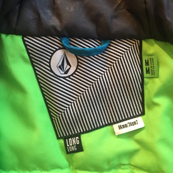 NEW! Volcom Snowboarding jacket. Sell or trade. - Picture 2 of 4