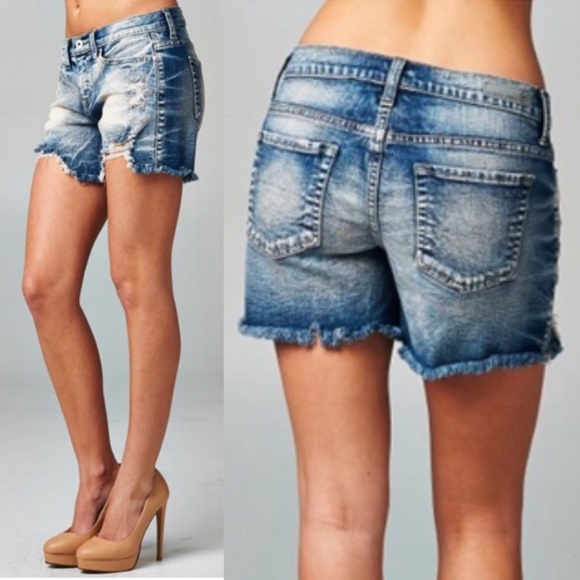 🆕LANDRY distressed denim shorts - Picture 2 of 2
