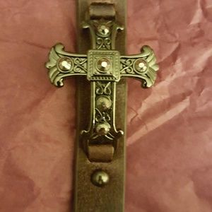 BEAUTIFUL CROSS BRACELET
