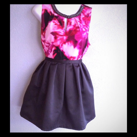 Short pleated silky skirt size L junior - Picture 2 of 3