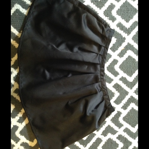 Short pleated silky skirt size L junior - Picture 3 of 3