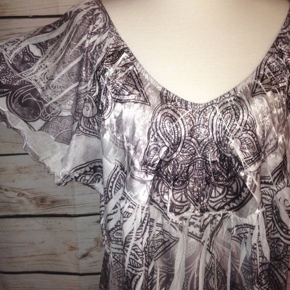 ❌SOLD❌ NWT Paisley Sublimation Stretch Top 2X - Picture 2 of 4