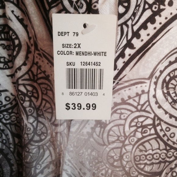 ❌SOLD❌ NWT Paisley Sublimation Stretch Top 2X - Picture 4 of 4