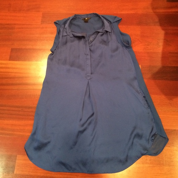 Long sleeveless blouse